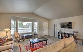 Quiet Sequim Home - Walk To Dining And Festivals!